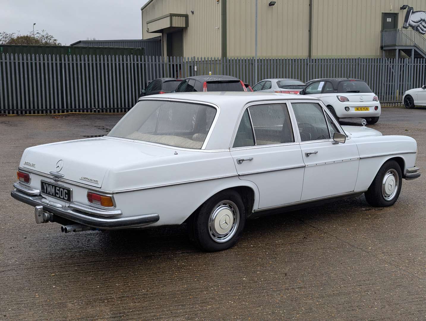 <p>1968 MERCEDES 250 SE</p>