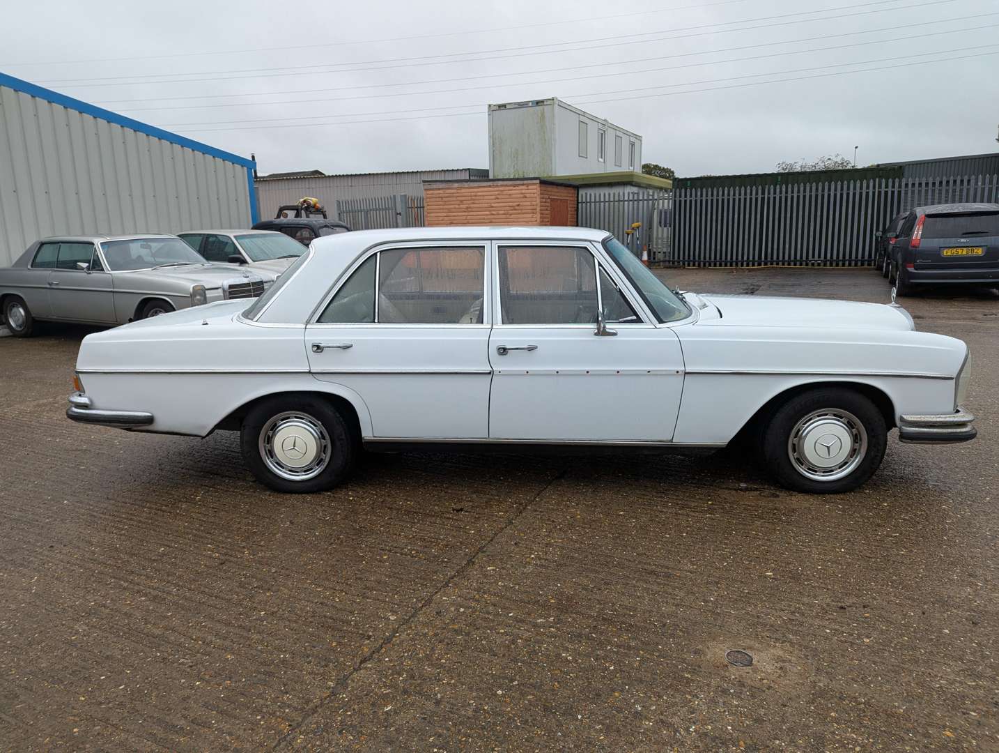 <p>1968 MERCEDES 250 SE</p>