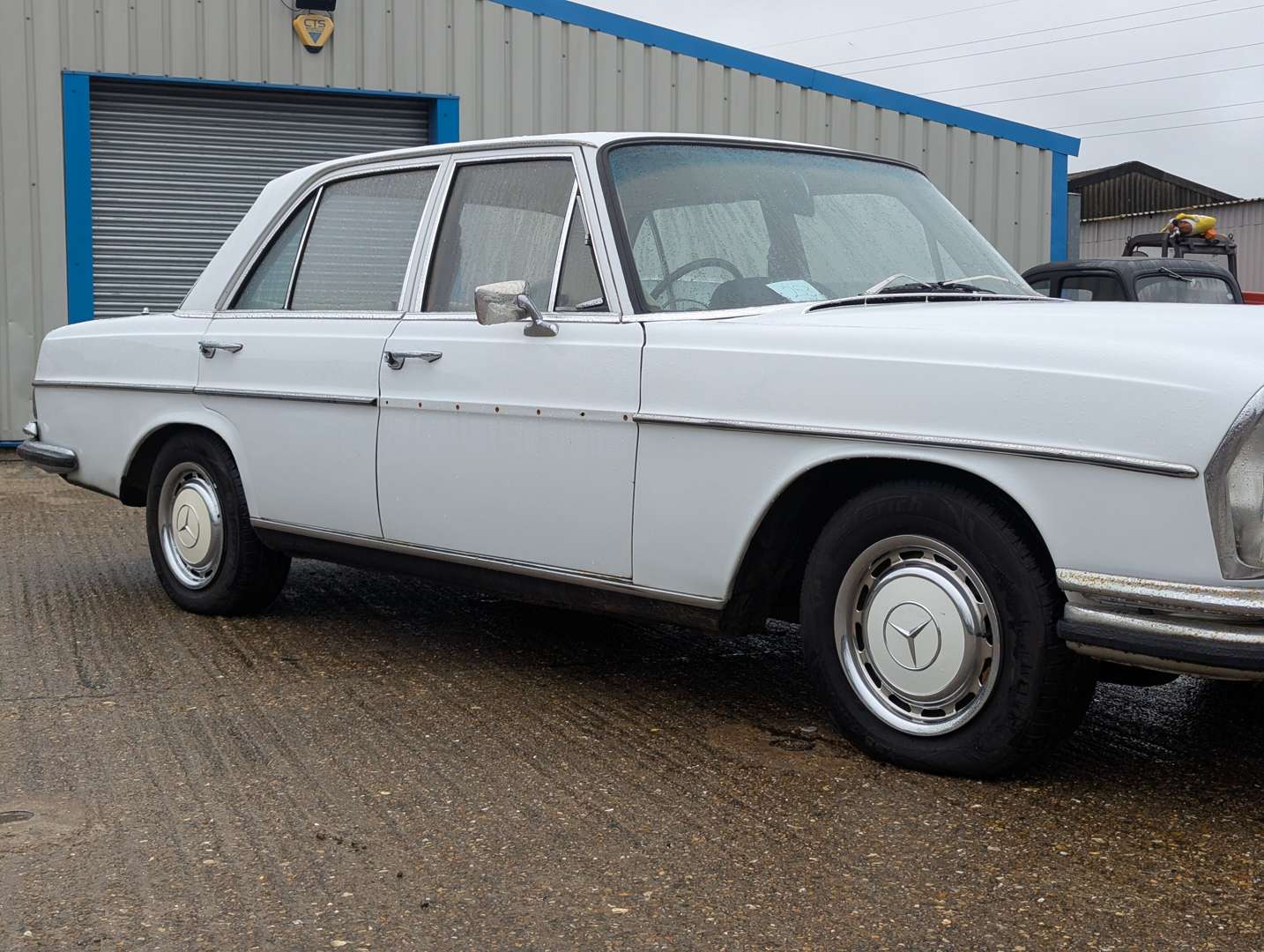 <p>1968 MERCEDES 250 SE</p>
