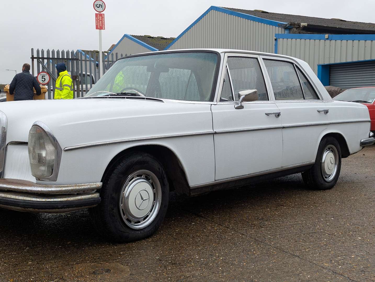 <p>1968 MERCEDES 250 SE</p>