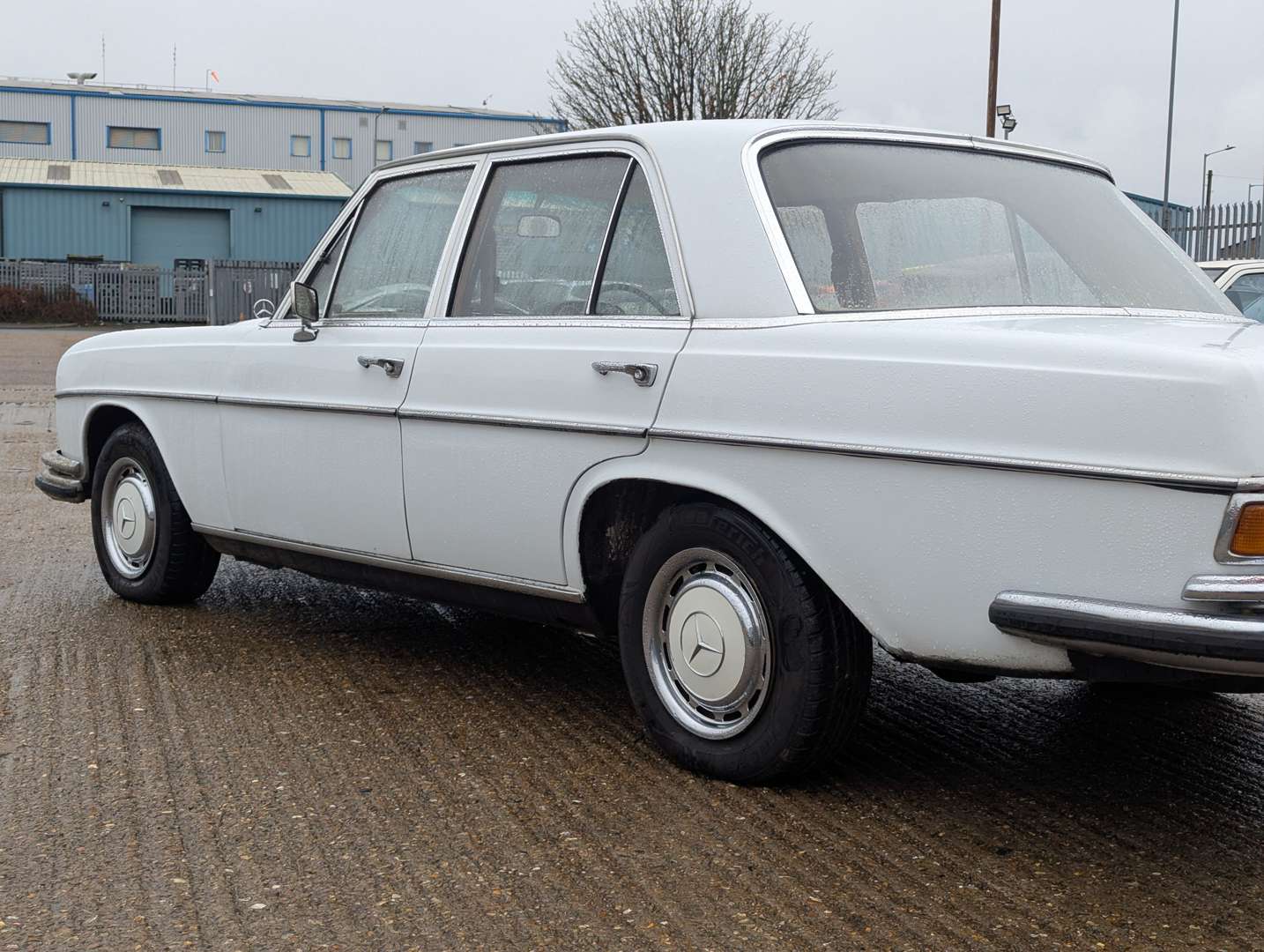 <p>1968 MERCEDES 250 SE</p>
