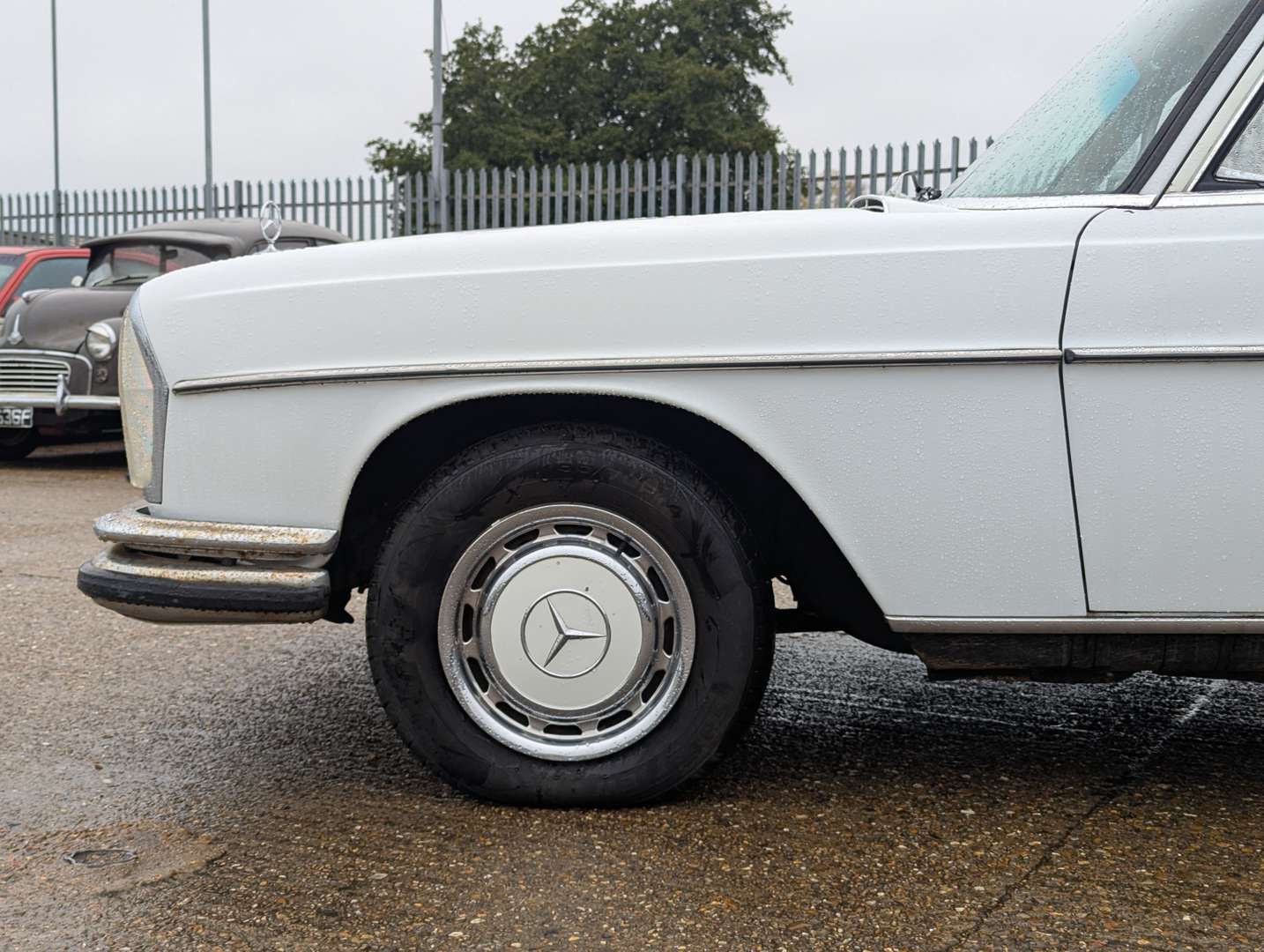 <p>1968 MERCEDES 250 SE</p>