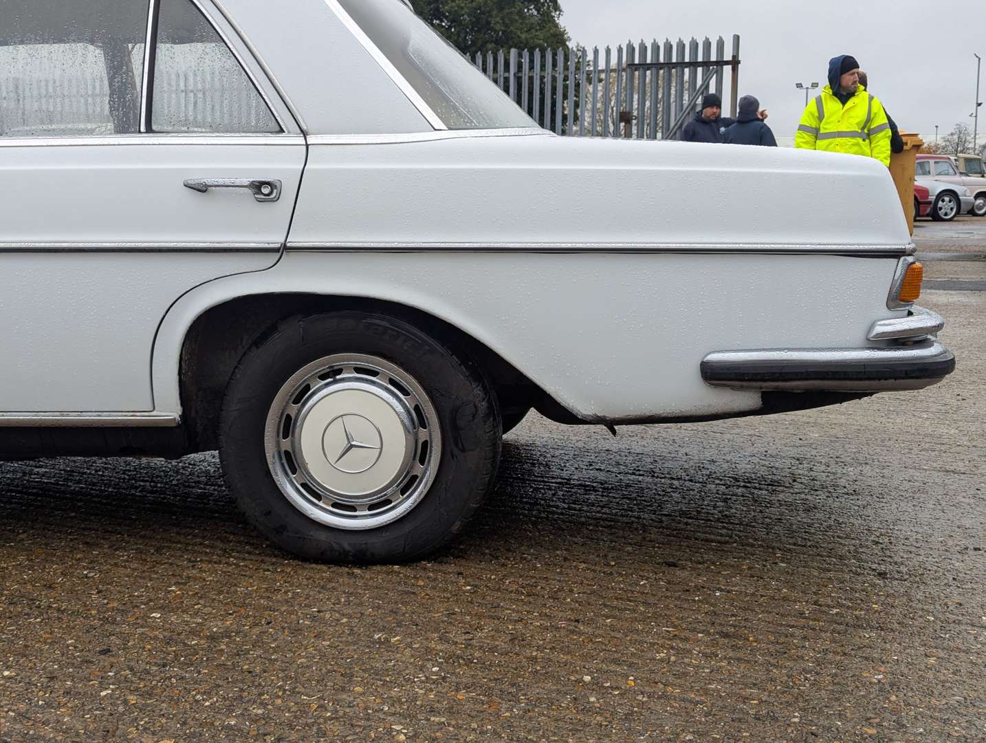 <p>1968 MERCEDES 250 SE</p>