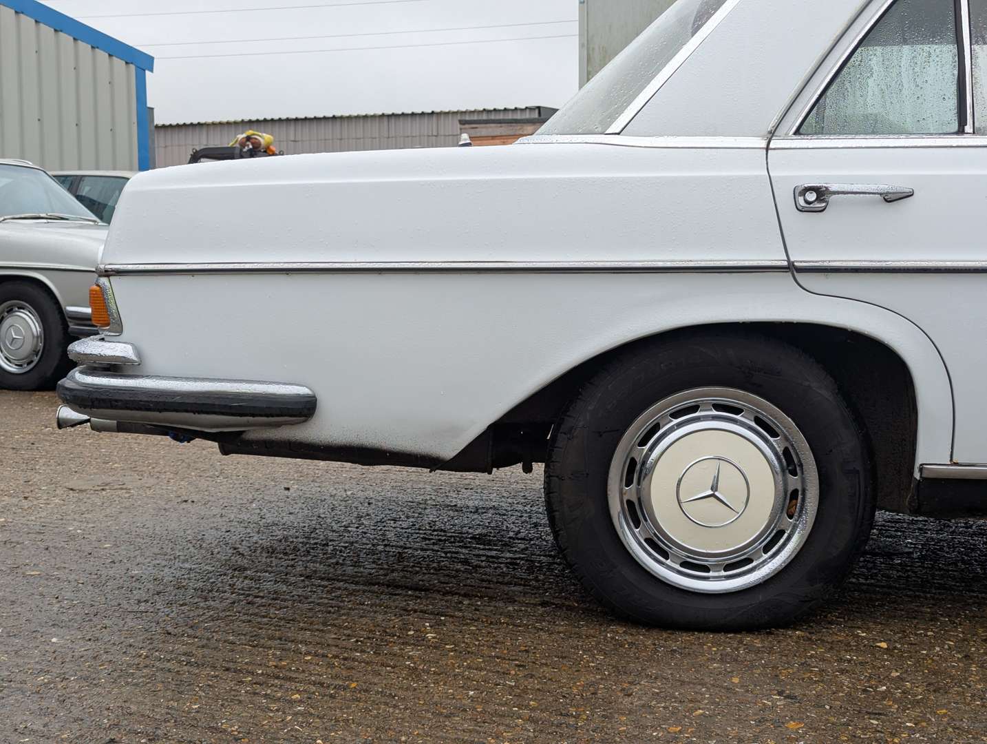 <p>1968 MERCEDES 250 SE</p>