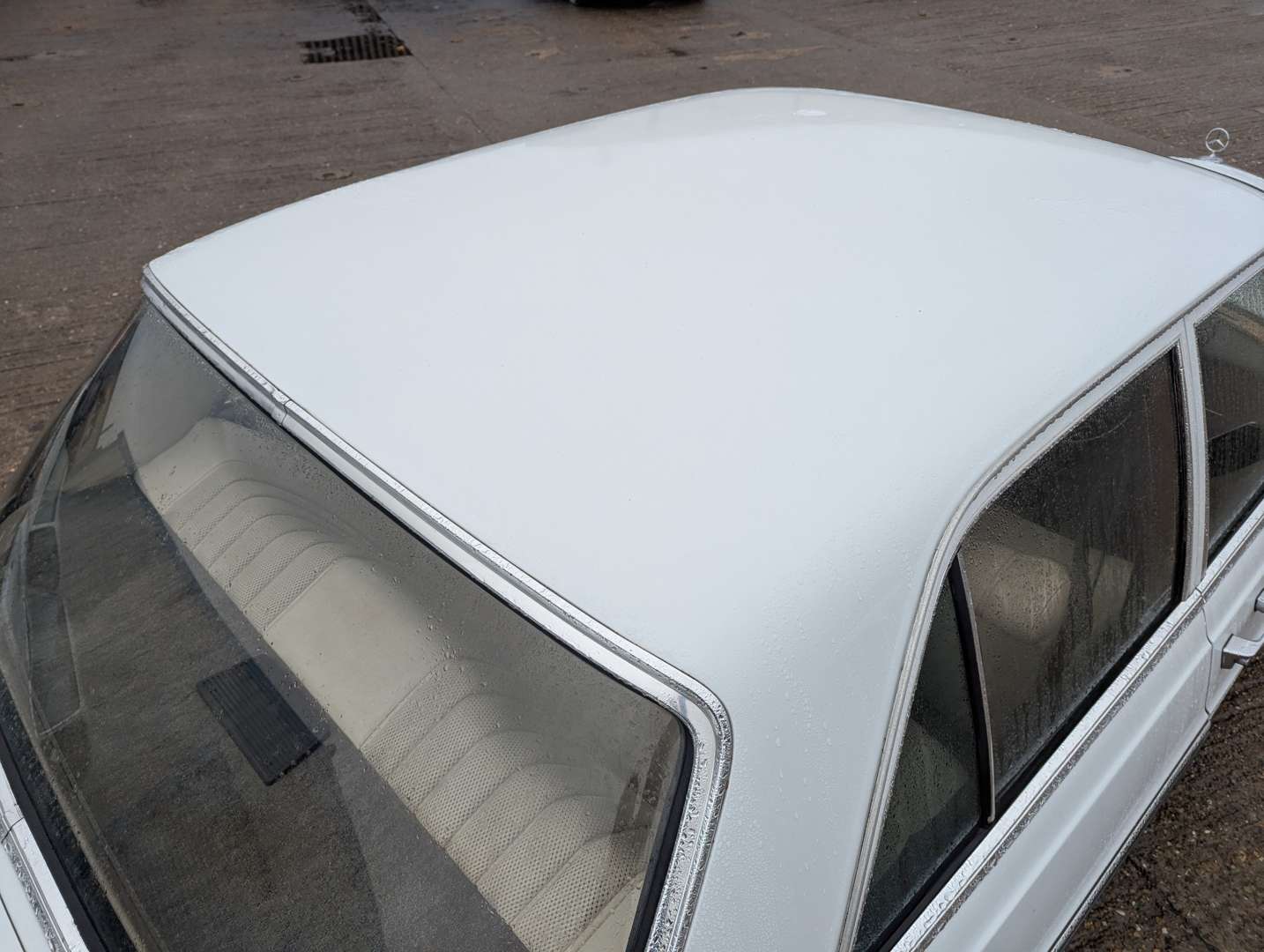 <p>1968 MERCEDES 250 SE</p>