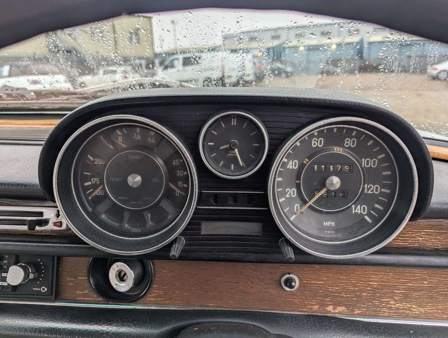 <p>1968 MERCEDES 250 SE</p>