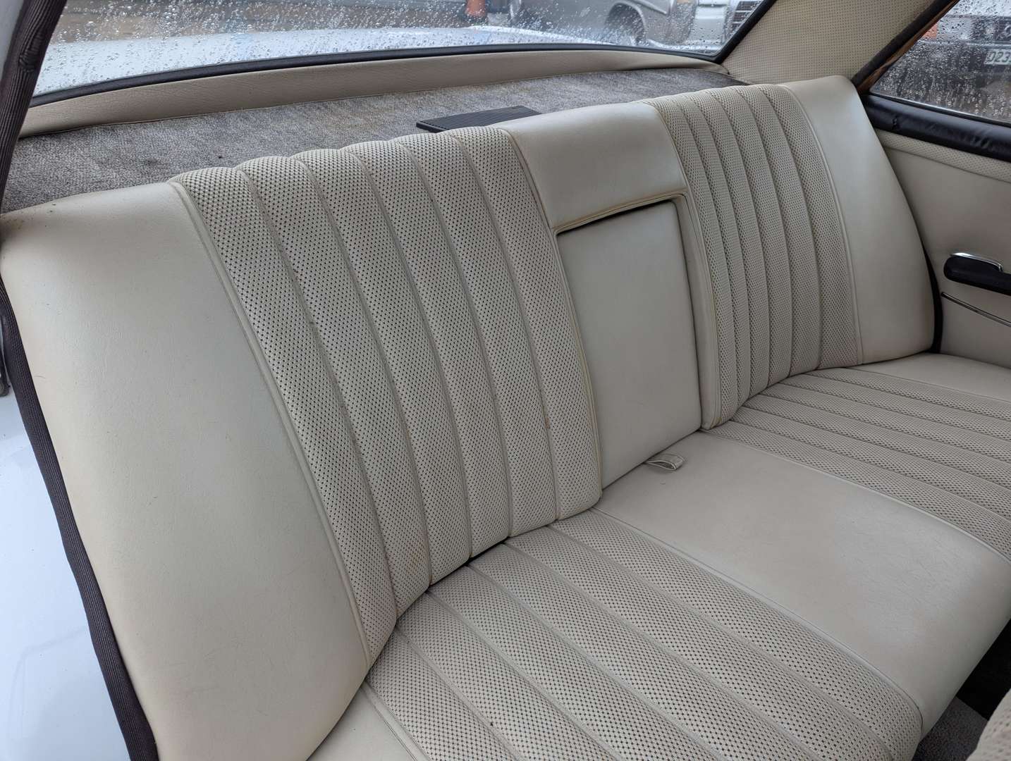 <p>1968 MERCEDES 250 SE</p>