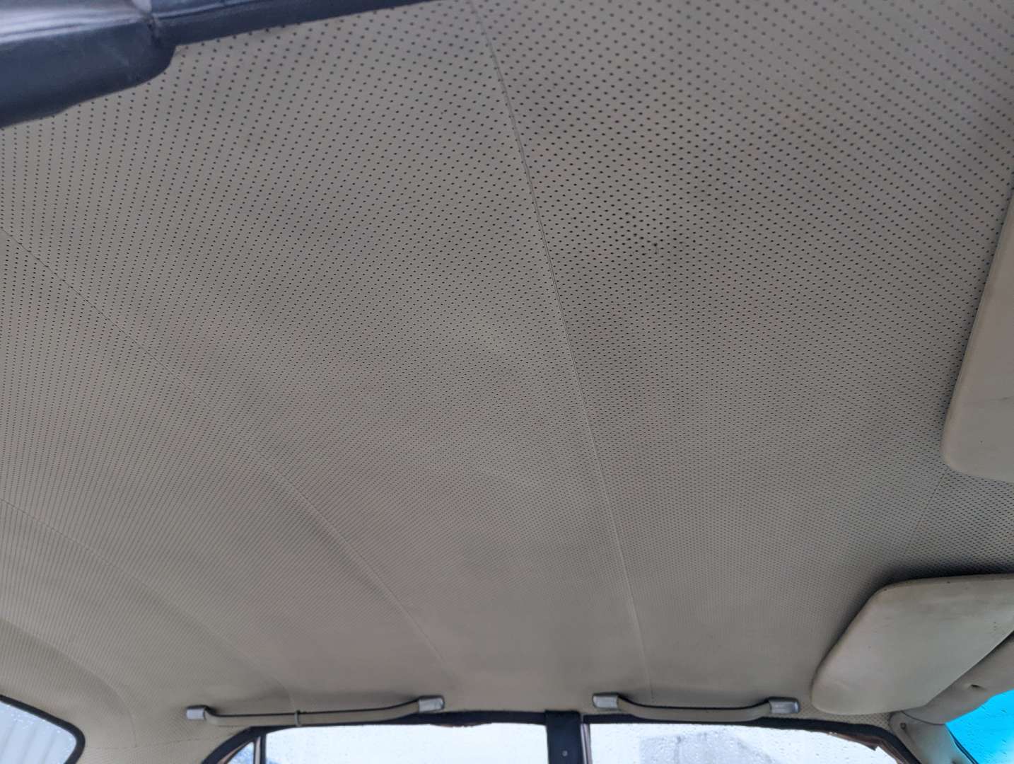 <p>1968 MERCEDES 250 SE</p>