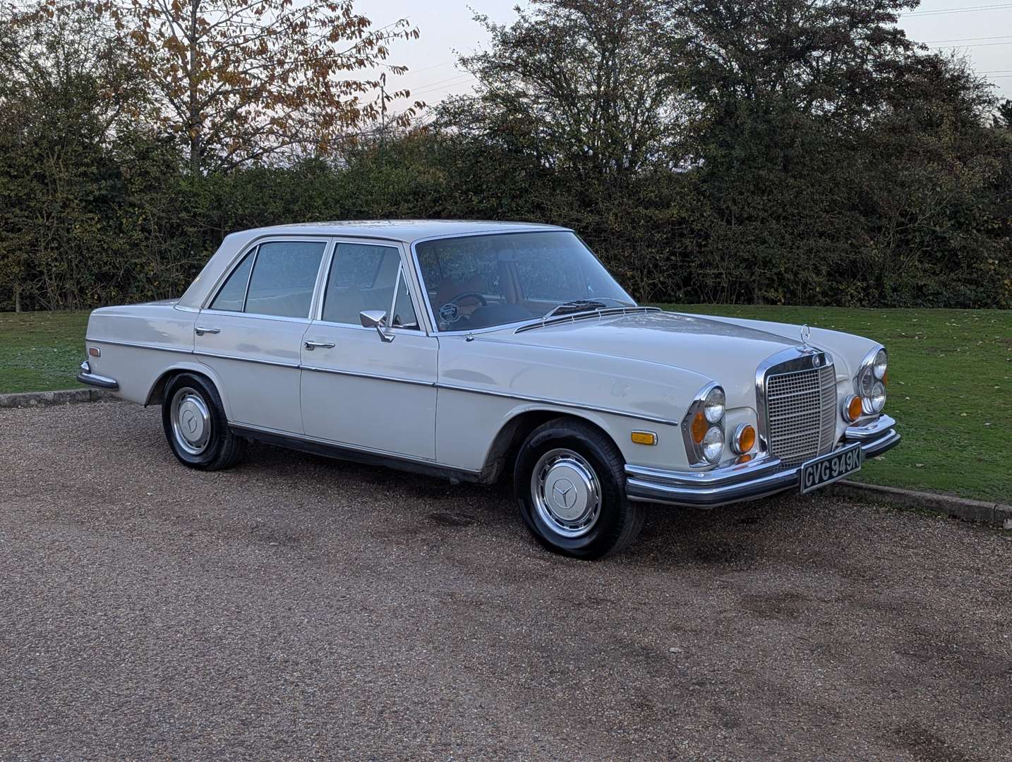 <p>1972 MERCEDES 280 SE AUTO</p>