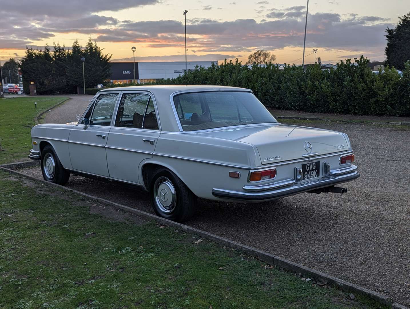 <p>1972 MERCEDES 280 SE AUTO</p>