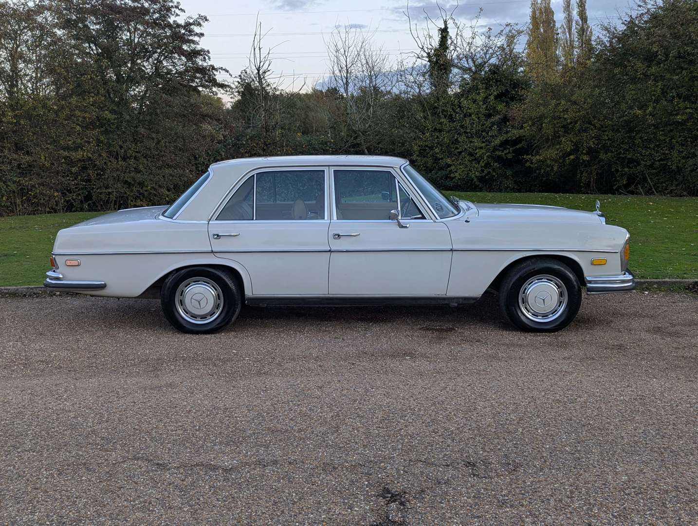 <p>1972 MERCEDES 280 SE AUTO</p>