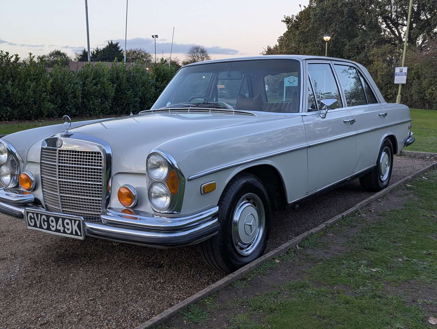 <p>1972 MERCEDES 280 SE AUTO</p>