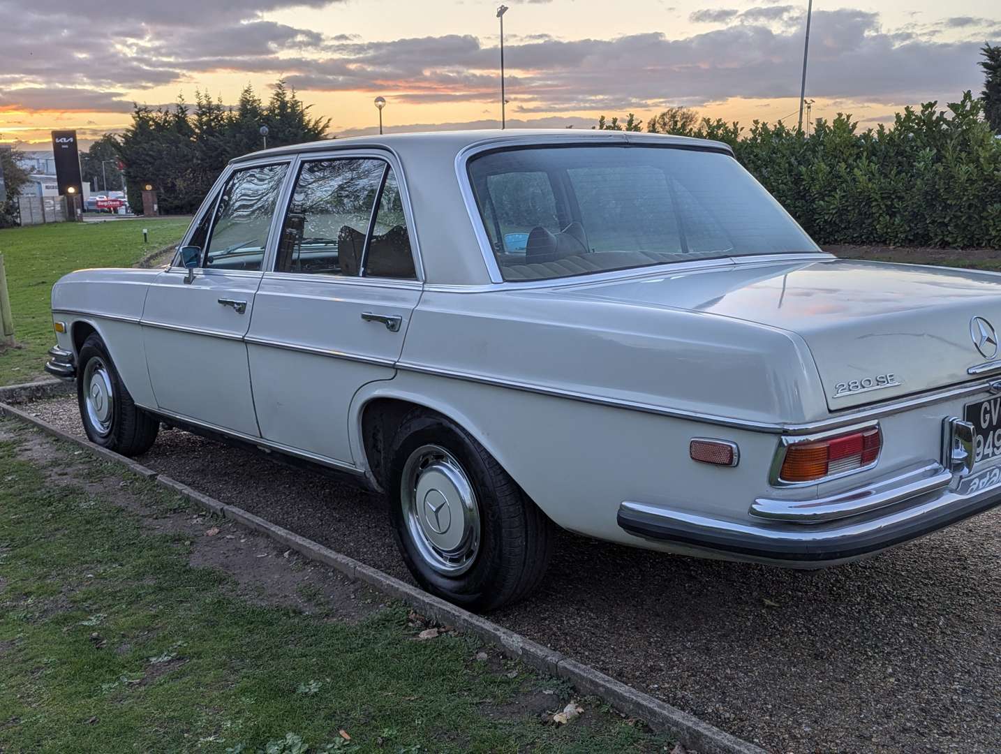 <p>1972 MERCEDES 280 SE AUTO</p>