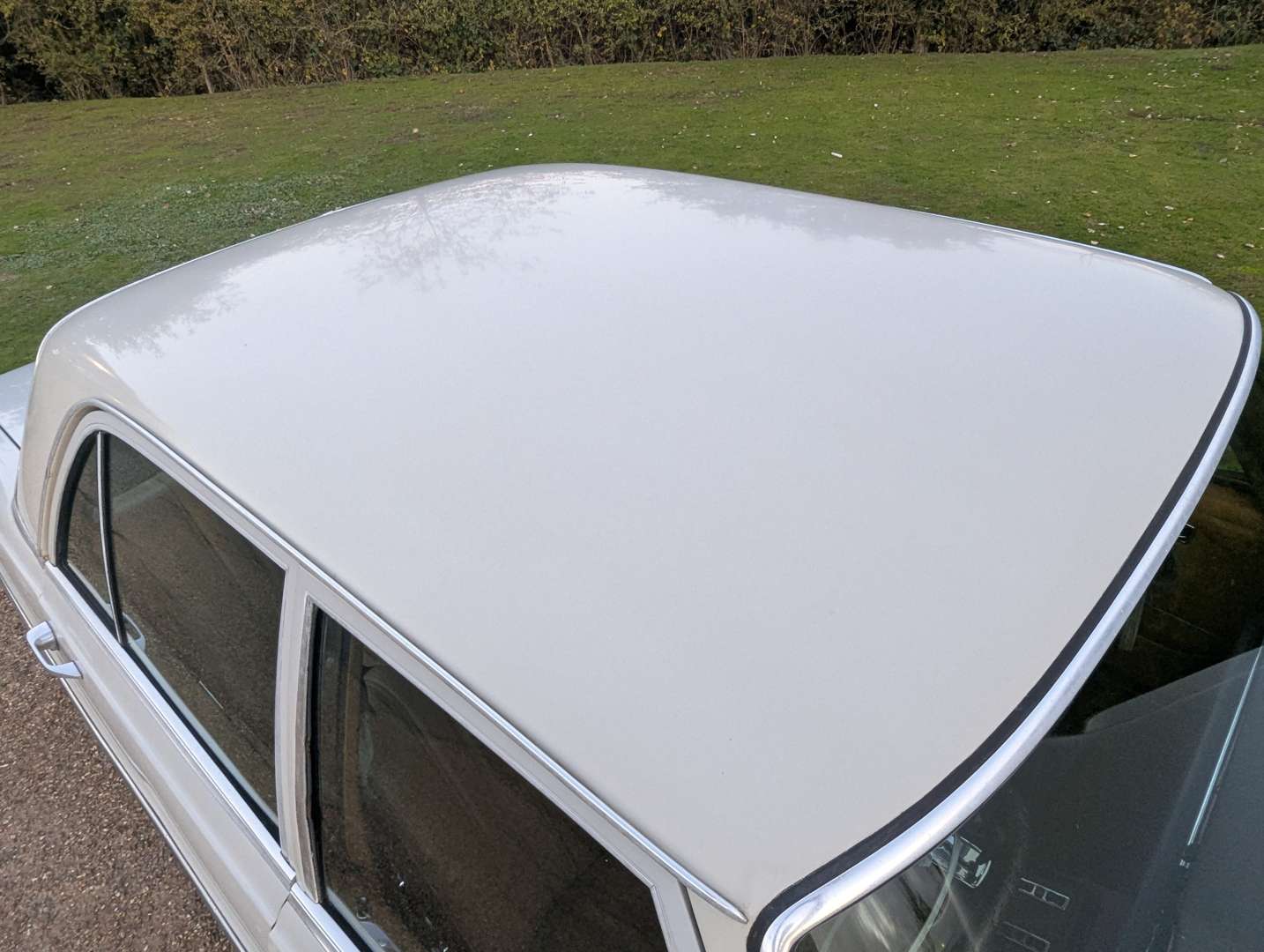 <p>1972 MERCEDES 280 SE AUTO</p>