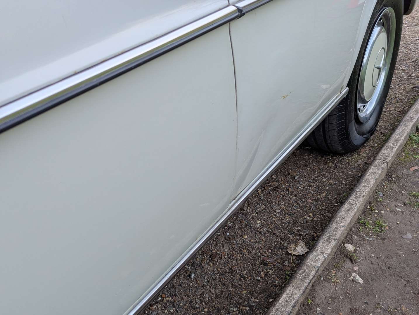 <p>1972 MERCEDES 280 SE AUTO</p>