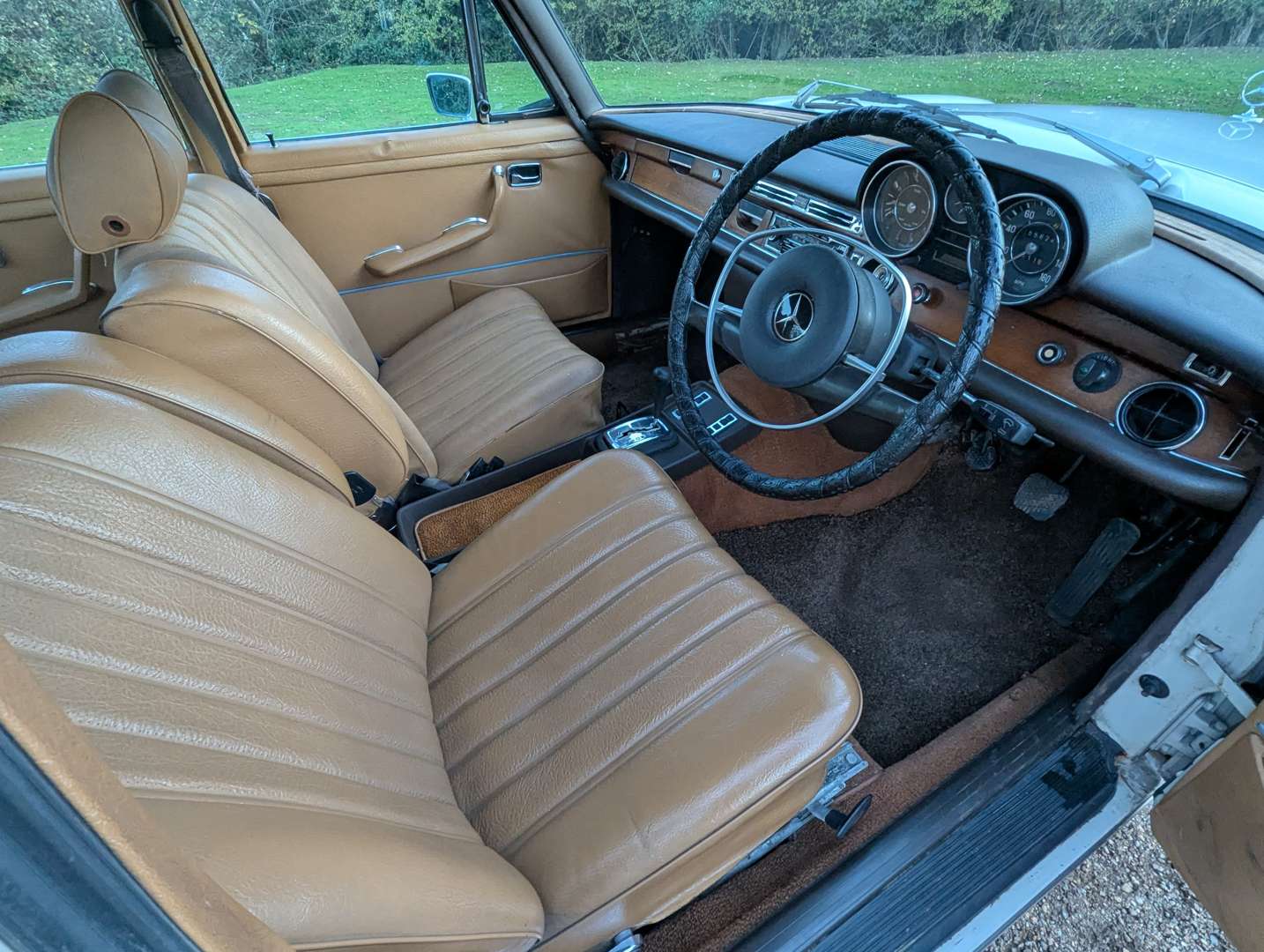 <p>1972 MERCEDES 280 SE AUTO</p>