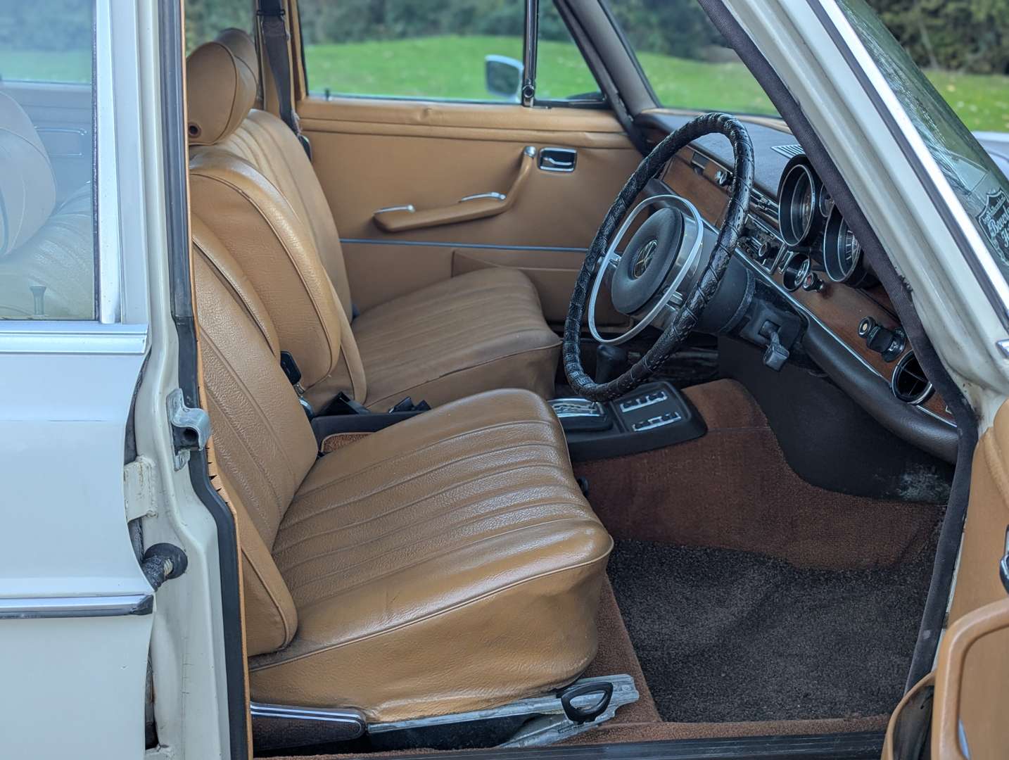 <p>1972 MERCEDES 280 SE AUTO</p>