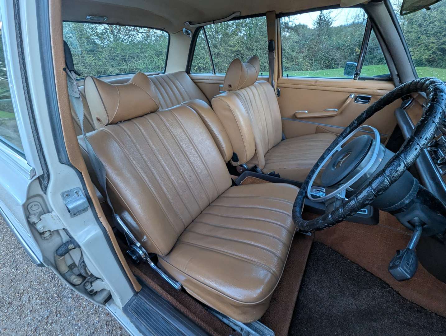 <p>1972 MERCEDES 280 SE AUTO</p>