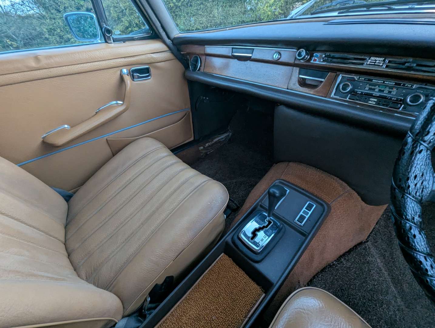 <p>1972 MERCEDES 280 SE AUTO</p>