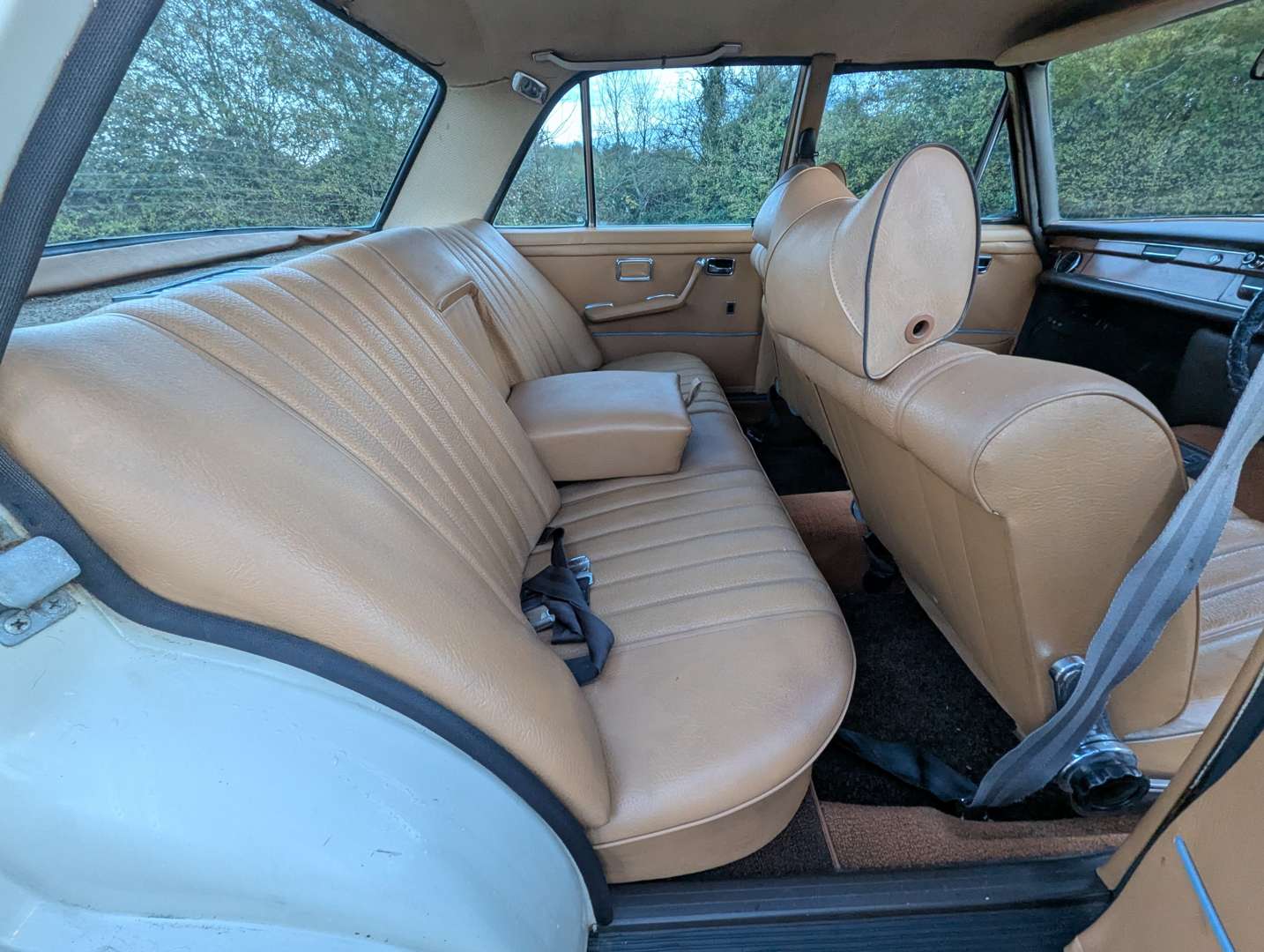 <p>1972 MERCEDES 280 SE AUTO</p>
