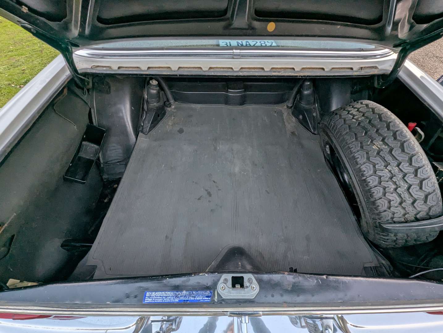 <p>1972 MERCEDES 280 SE AUTO</p>