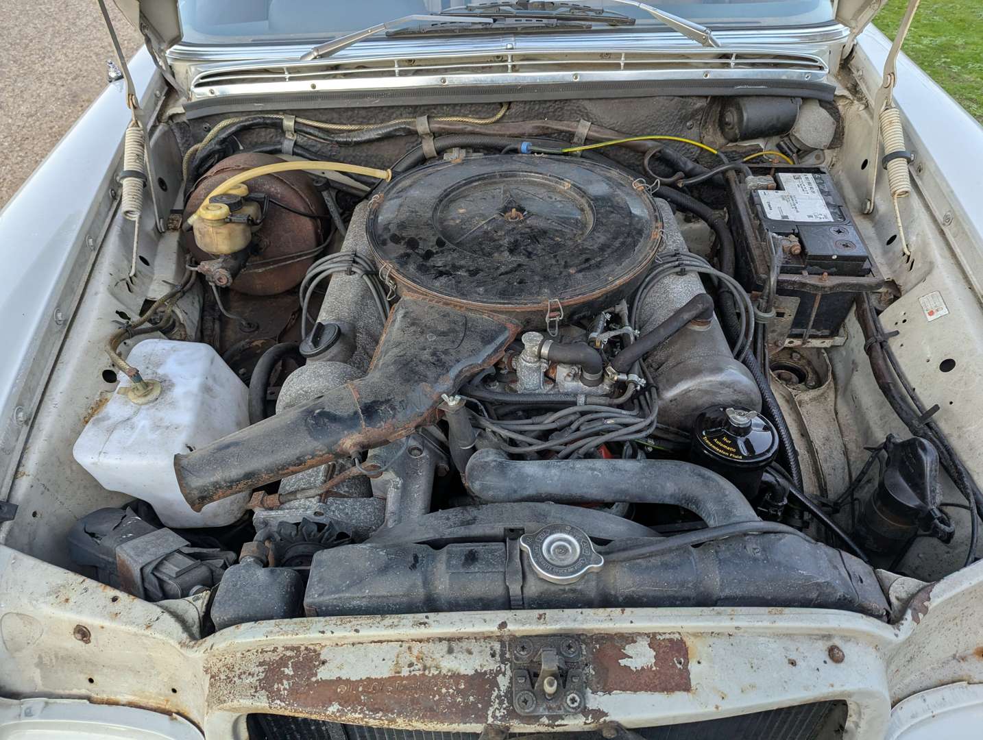 <p>1972 MERCEDES 280 SE AUTO</p>