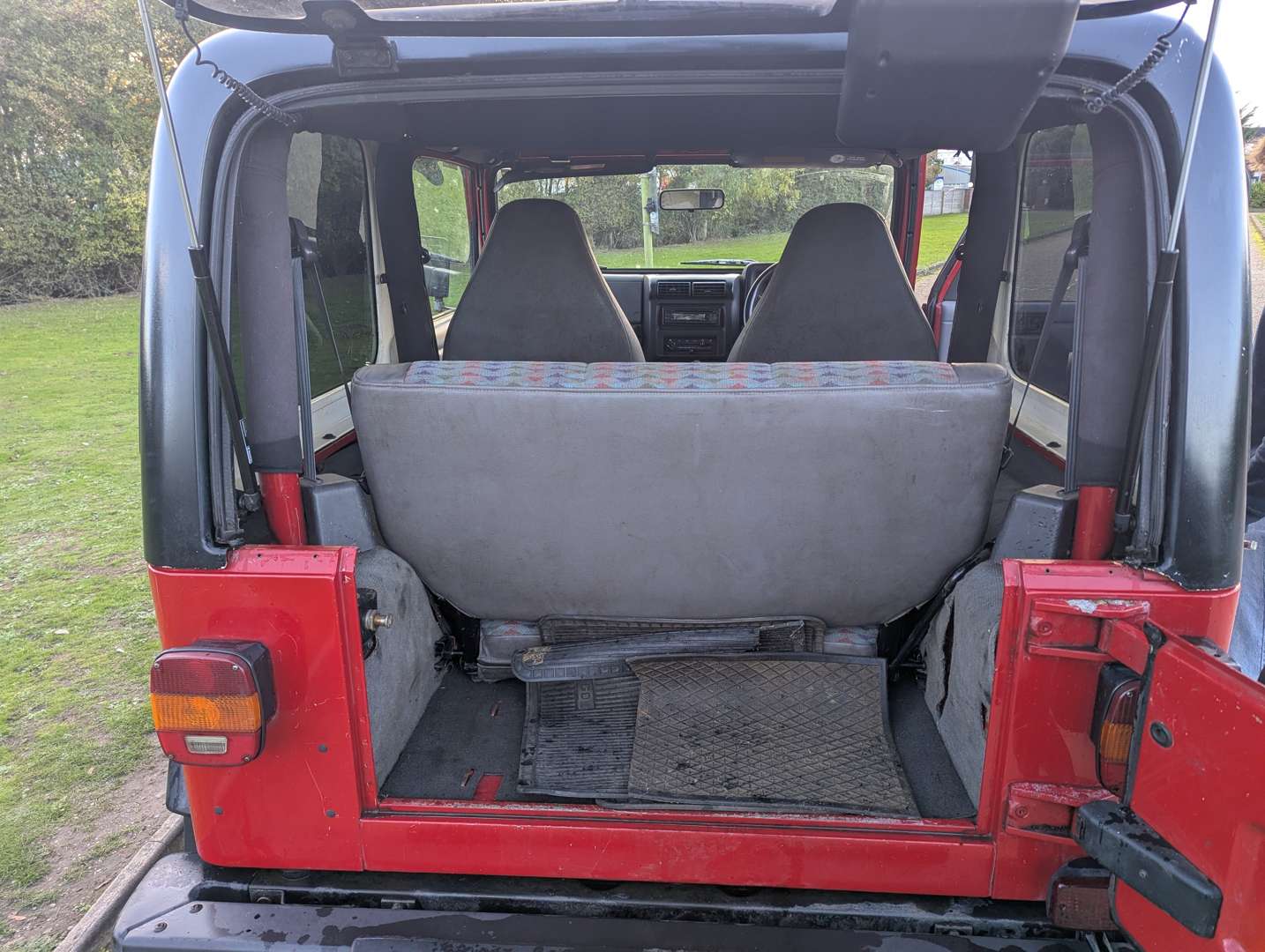 <p>1997 JEEP WRANGLER SPORT 2.5</p>