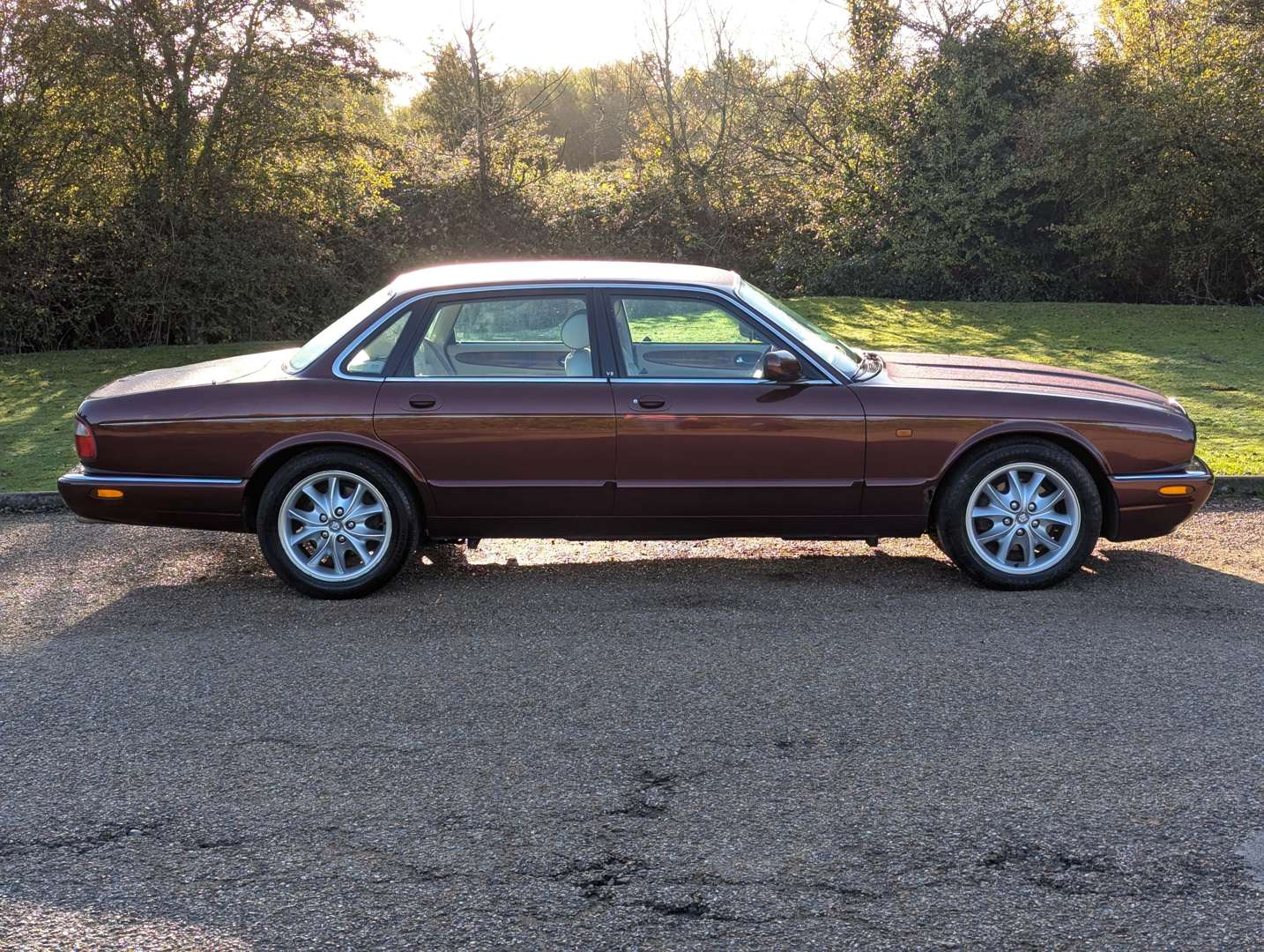 <p>1999 JAGUAR XJ8 4.0 AUTO</p>