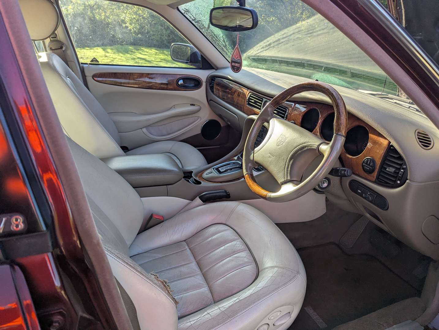 <p>1999 JAGUAR XJ8 4.0 AUTO</p>