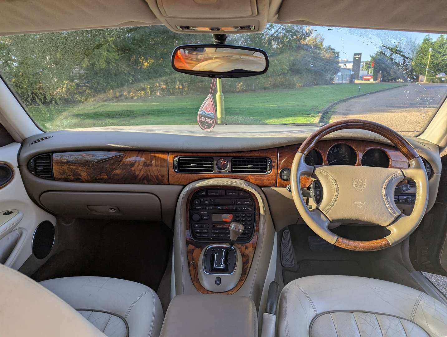 <p>1999 JAGUAR XJ8 4.0 AUTO</p>