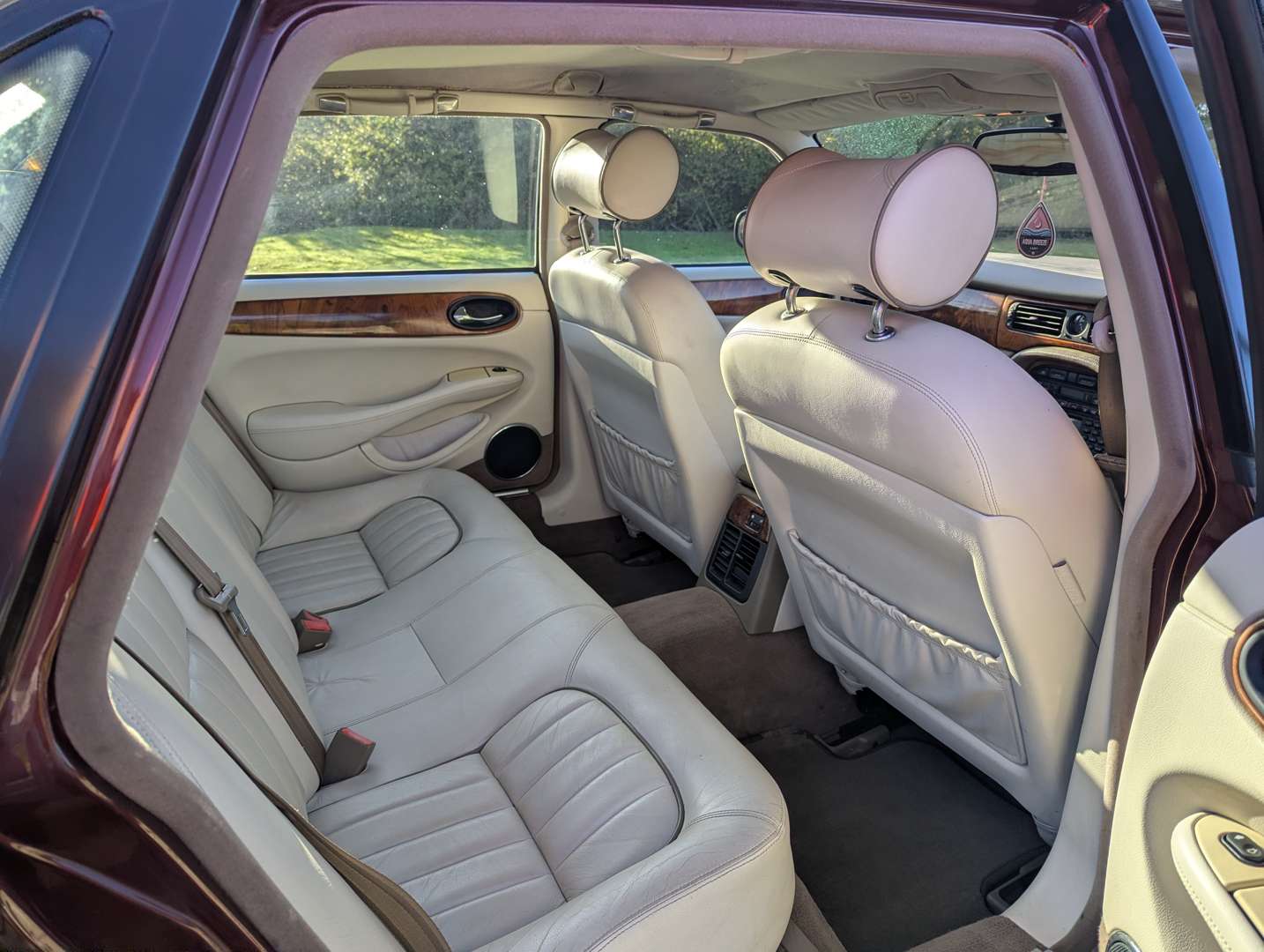 <p>1999 JAGUAR XJ8 4.0 AUTO</p>