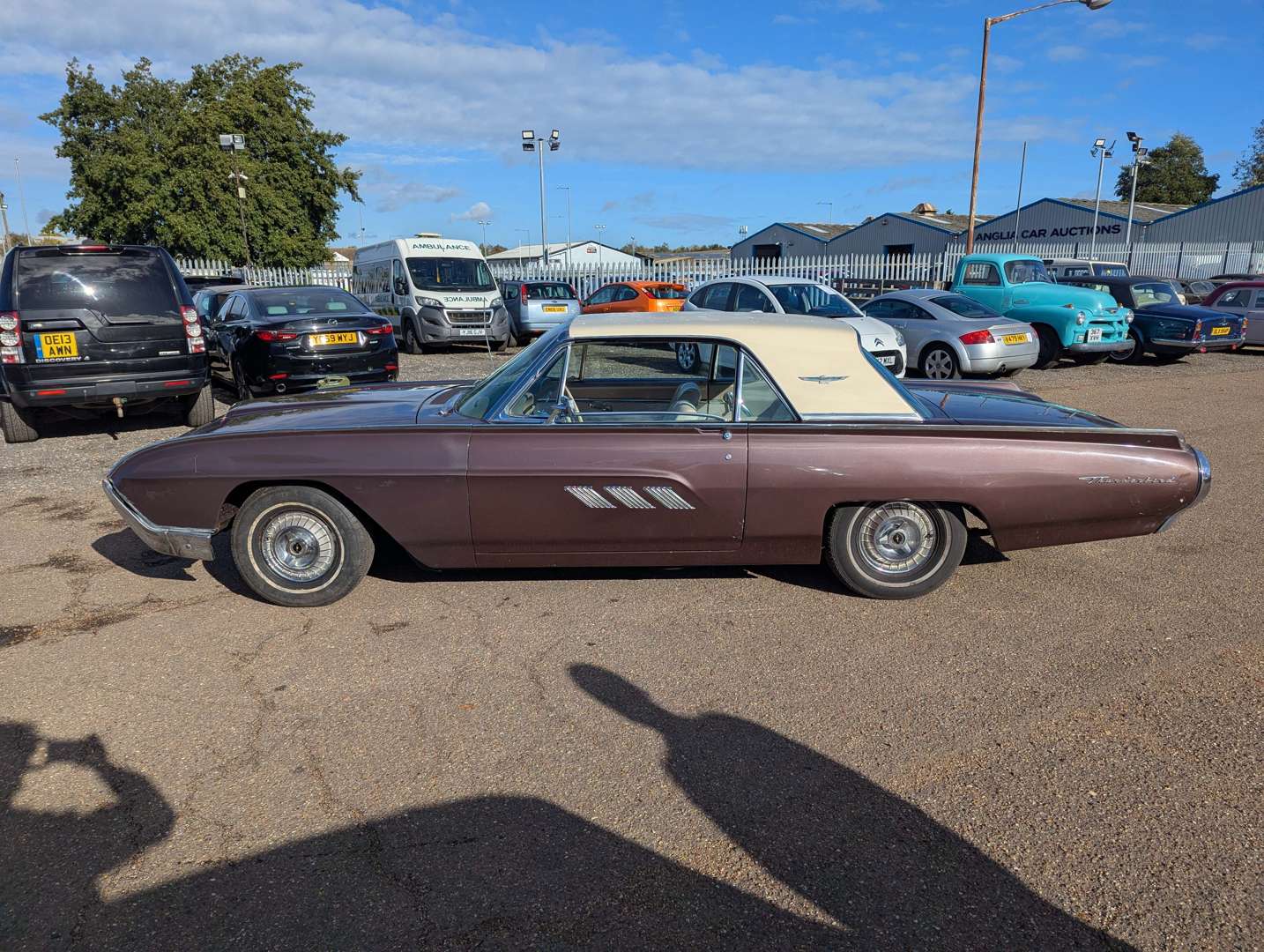 <p>1963 FORD THUNDERBIRD LHD</p>