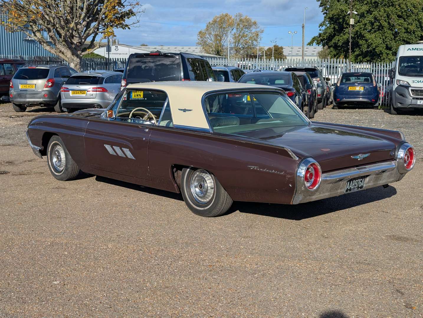 <p>1963 FORD THUNDERBIRD LHD</p>