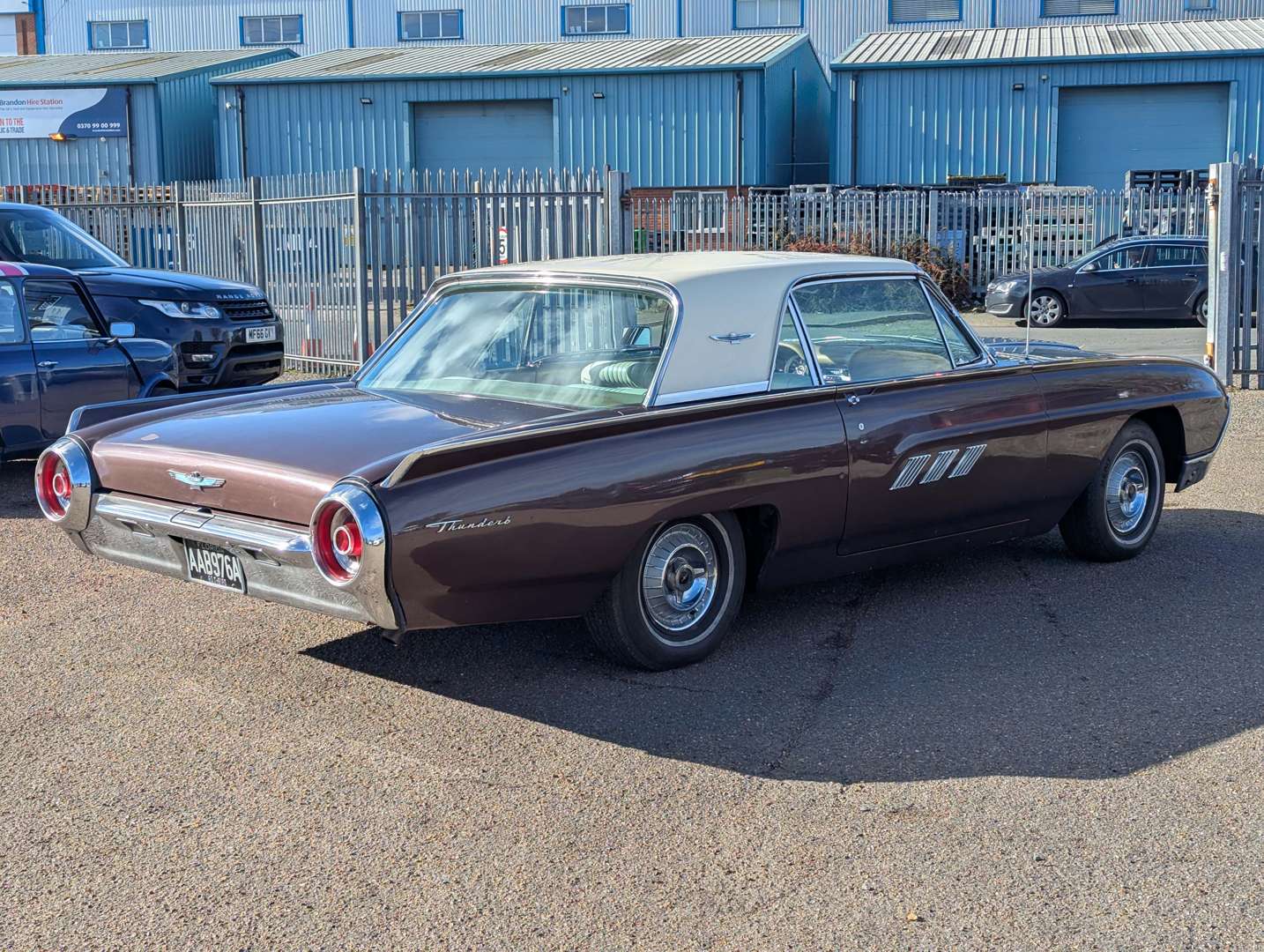 <p>1963 FORD THUNDERBIRD LHD</p>