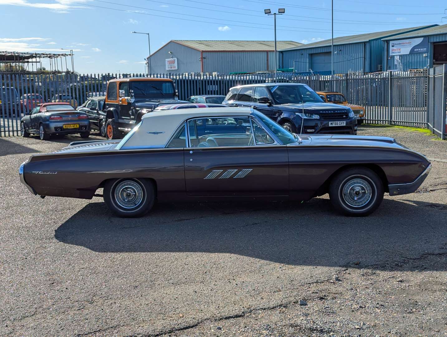 <p>1963 FORD THUNDERBIRD LHD</p>