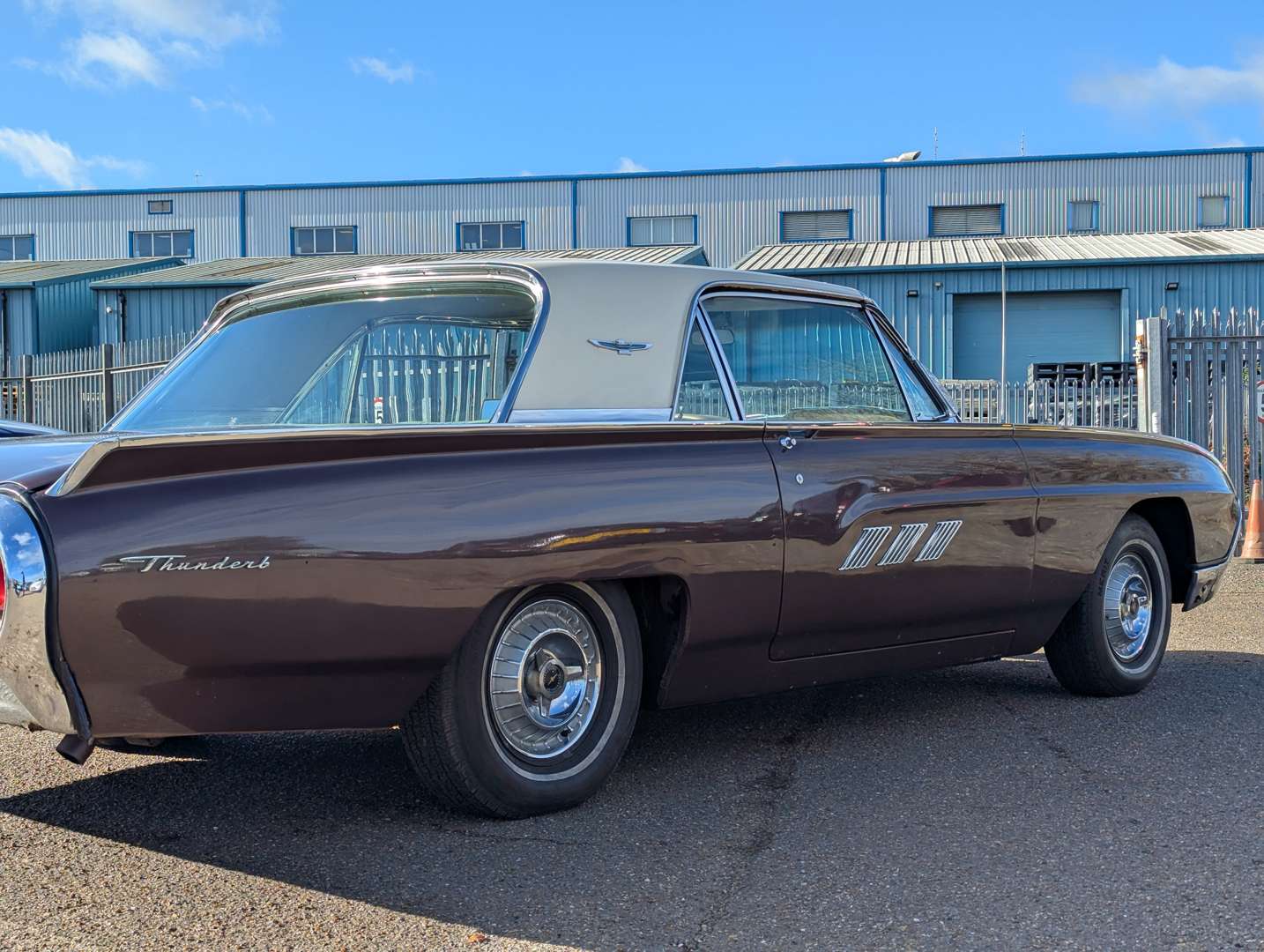 <p>1963 FORD THUNDERBIRD LHD</p>