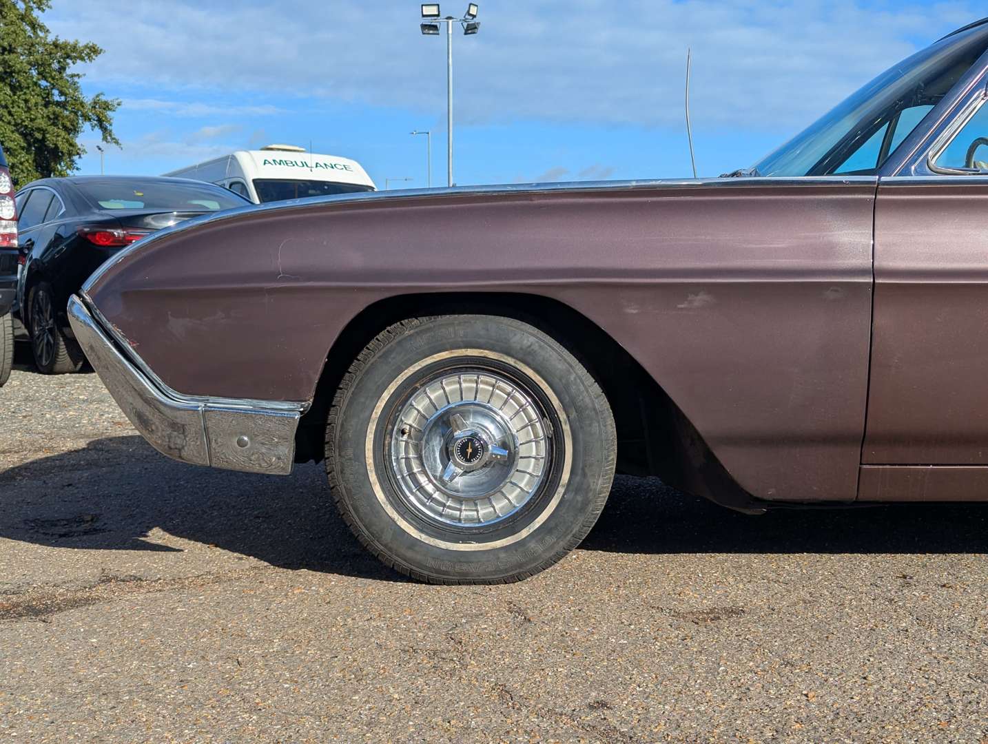 <p>1963 FORD THUNDERBIRD LHD</p>