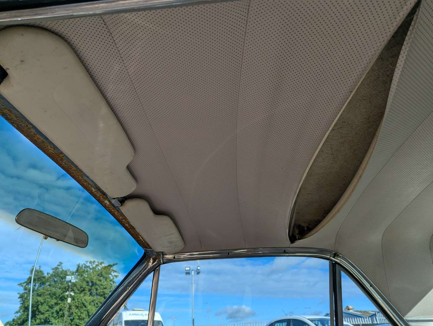 <p>1963 FORD THUNDERBIRD LHD</p>