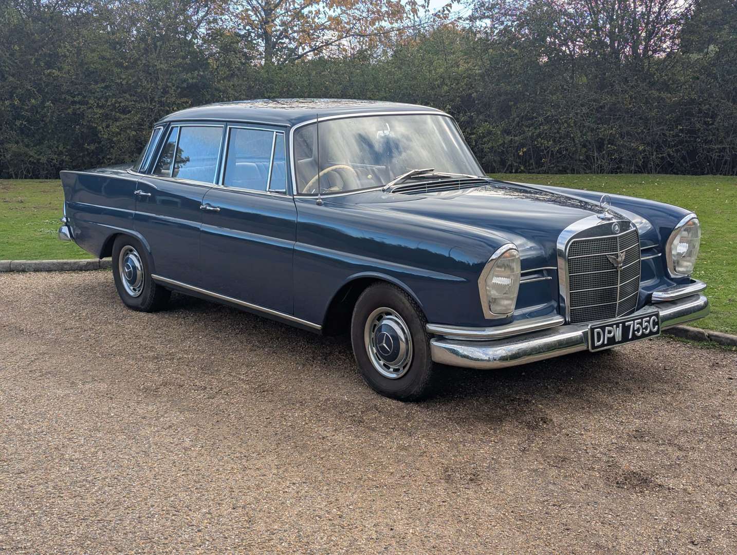 <p>1965 MERCEDES 220 SB</p>
