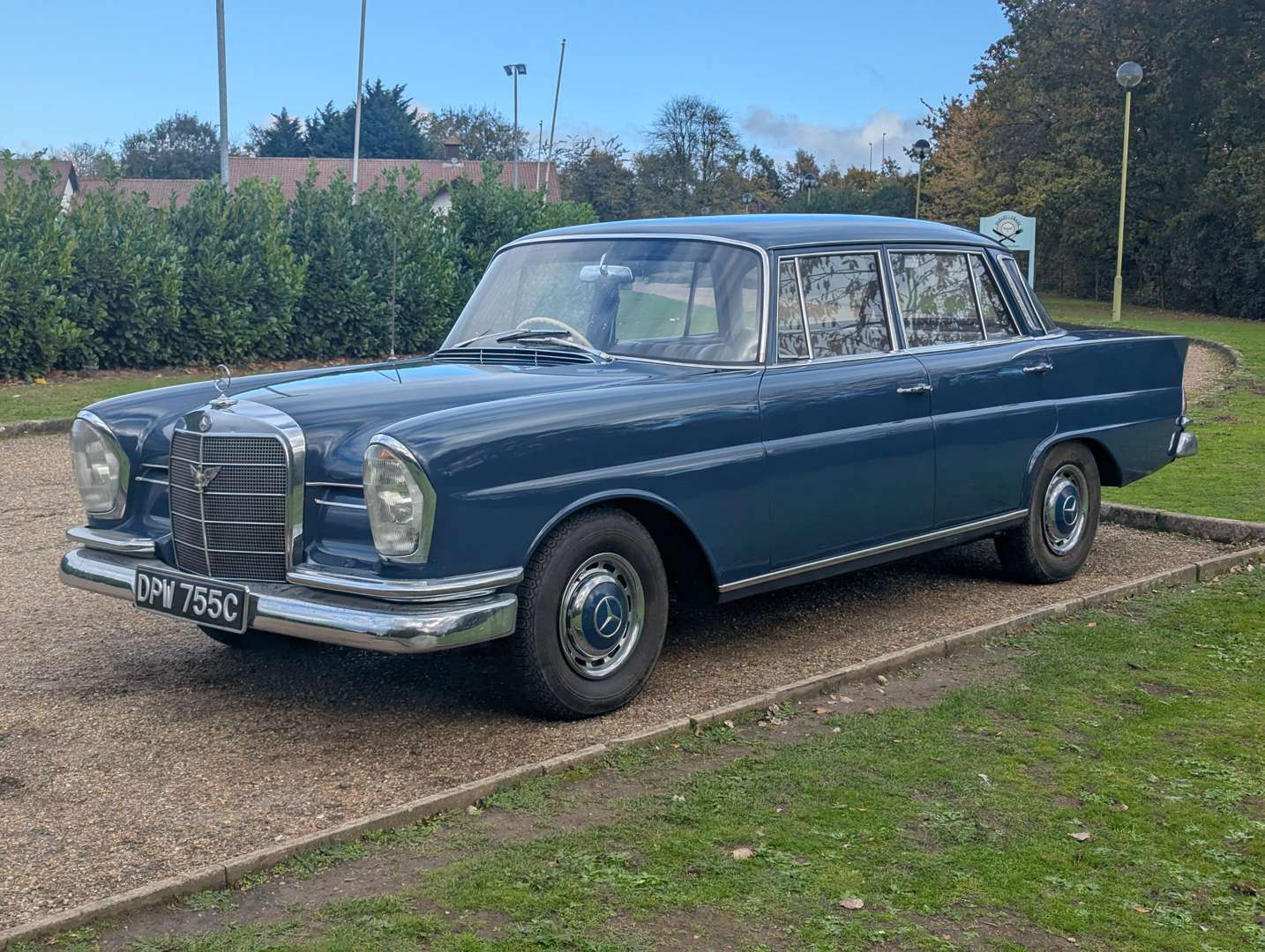 <p>1965 MERCEDES 220 SB</p>