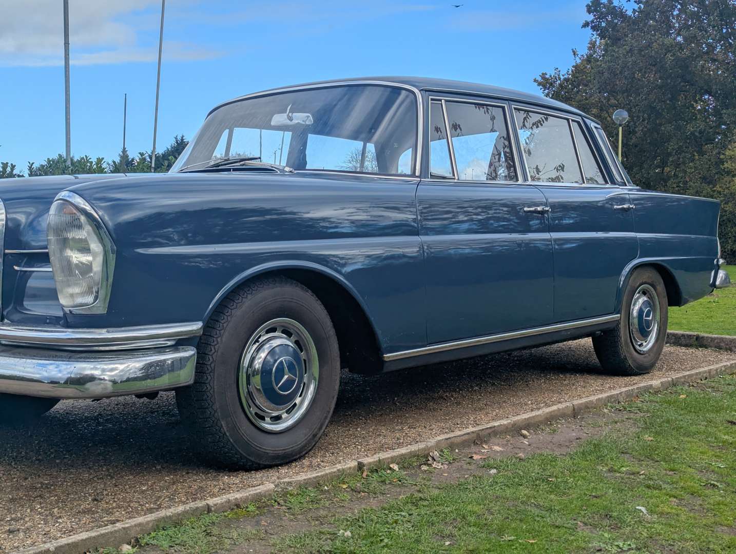 <p>1965 MERCEDES 220 SB</p>
