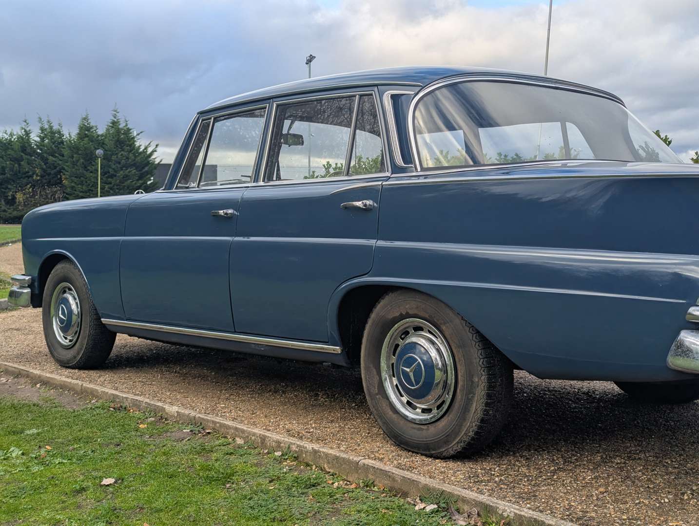 <p>1965 MERCEDES 220 SB</p>