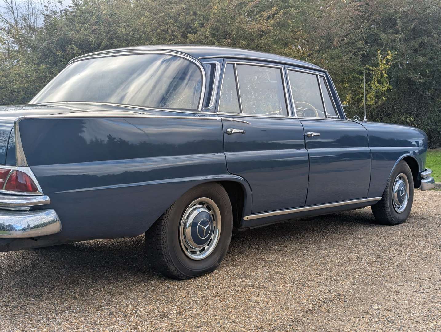 <p>1965 MERCEDES 220 SB</p>