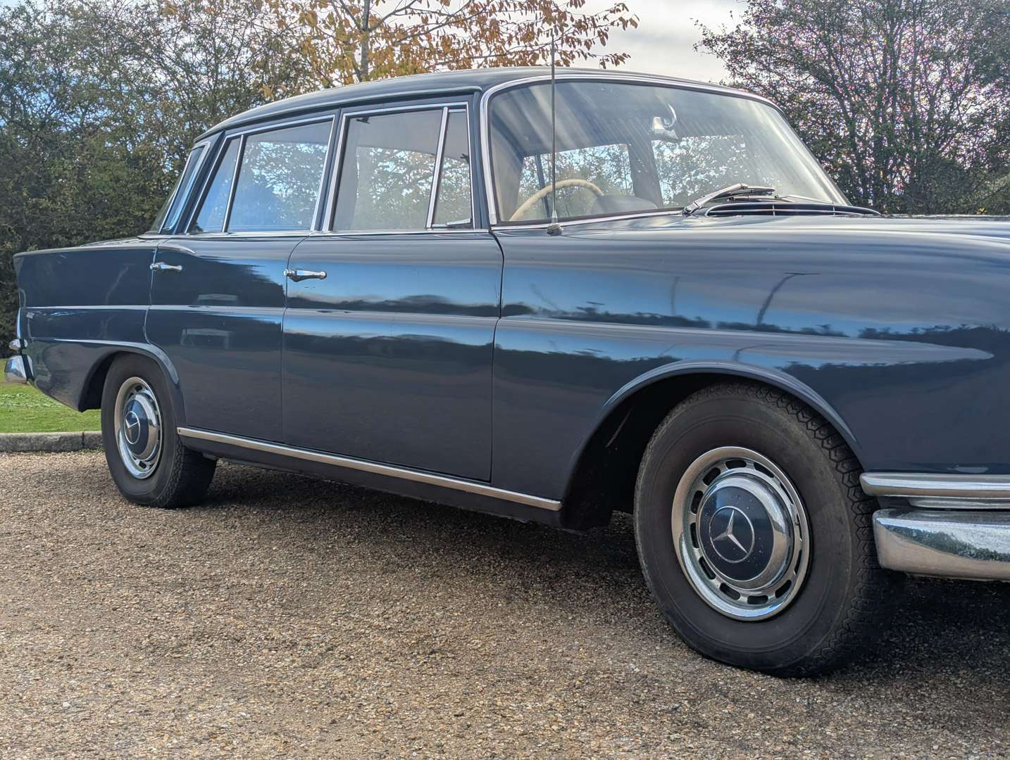 <p>1965 MERCEDES 220 SB</p>
