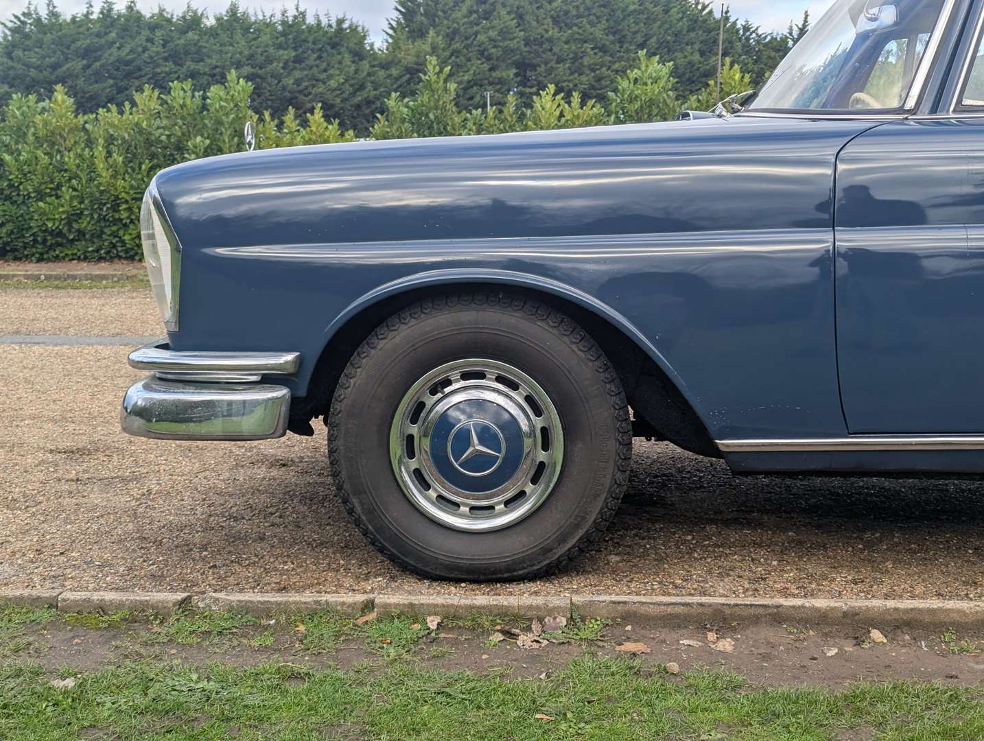 <p>1965 MERCEDES 220 SB</p>