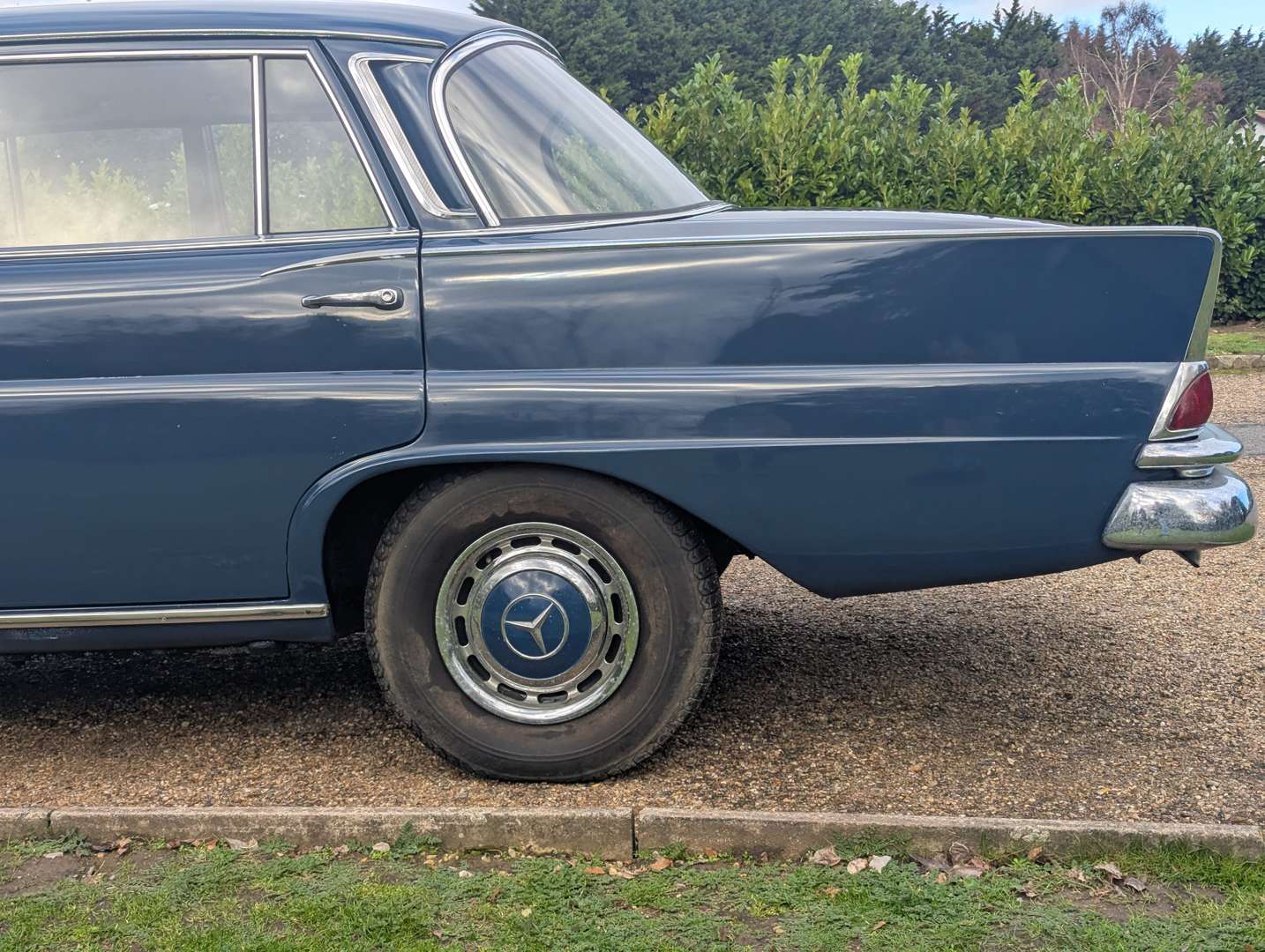 <p>1965 MERCEDES 220 SB</p>