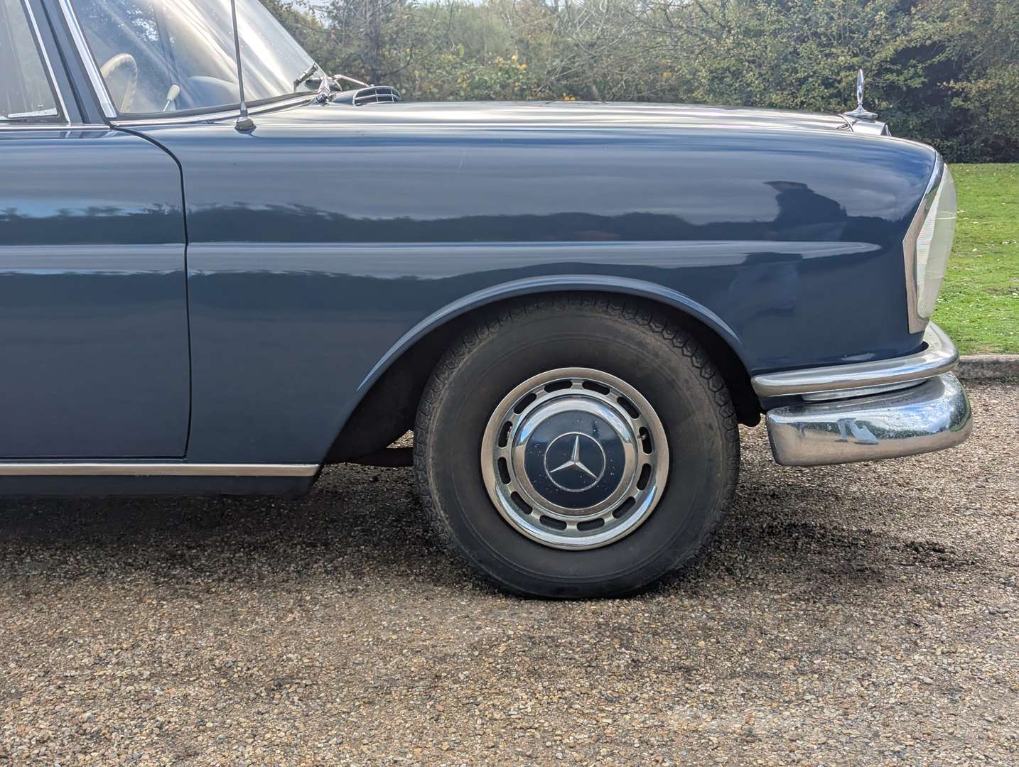 <p>1965 MERCEDES 220 SB</p>