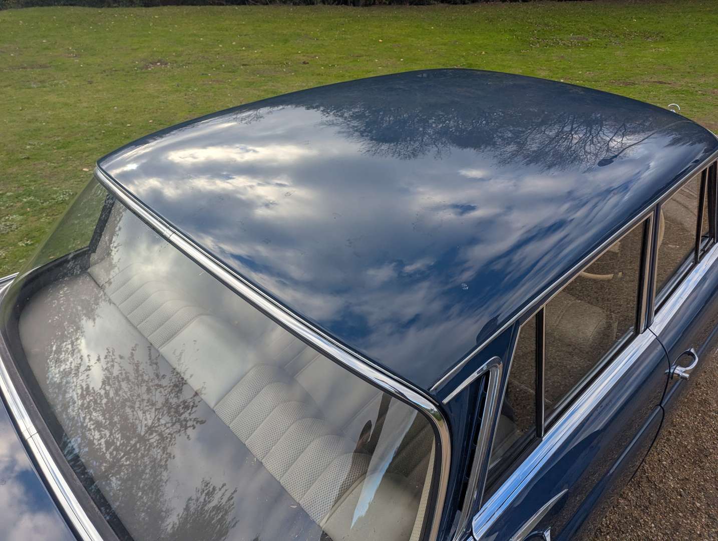 <p>1965 MERCEDES 220 SB</p>