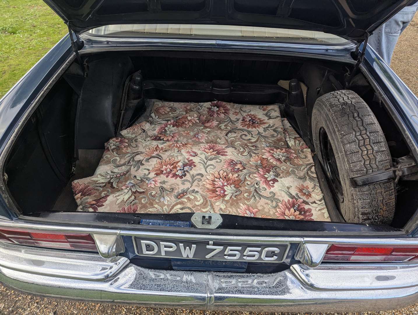 <p>1965 MERCEDES 220 SB</p>