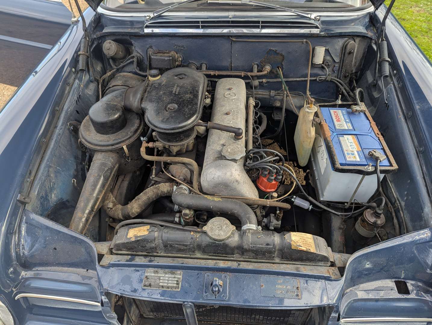 <p>1965 MERCEDES 220 SB</p>